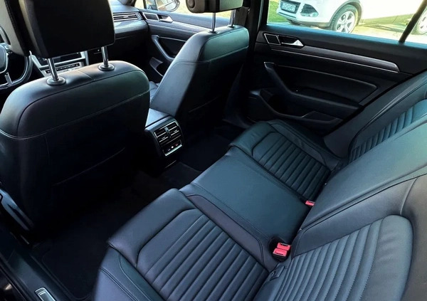 Volkswagen Passat cena 87900 przebieg: 189000, rok produkcji 2018 z Krynica-Zdrój małe 379